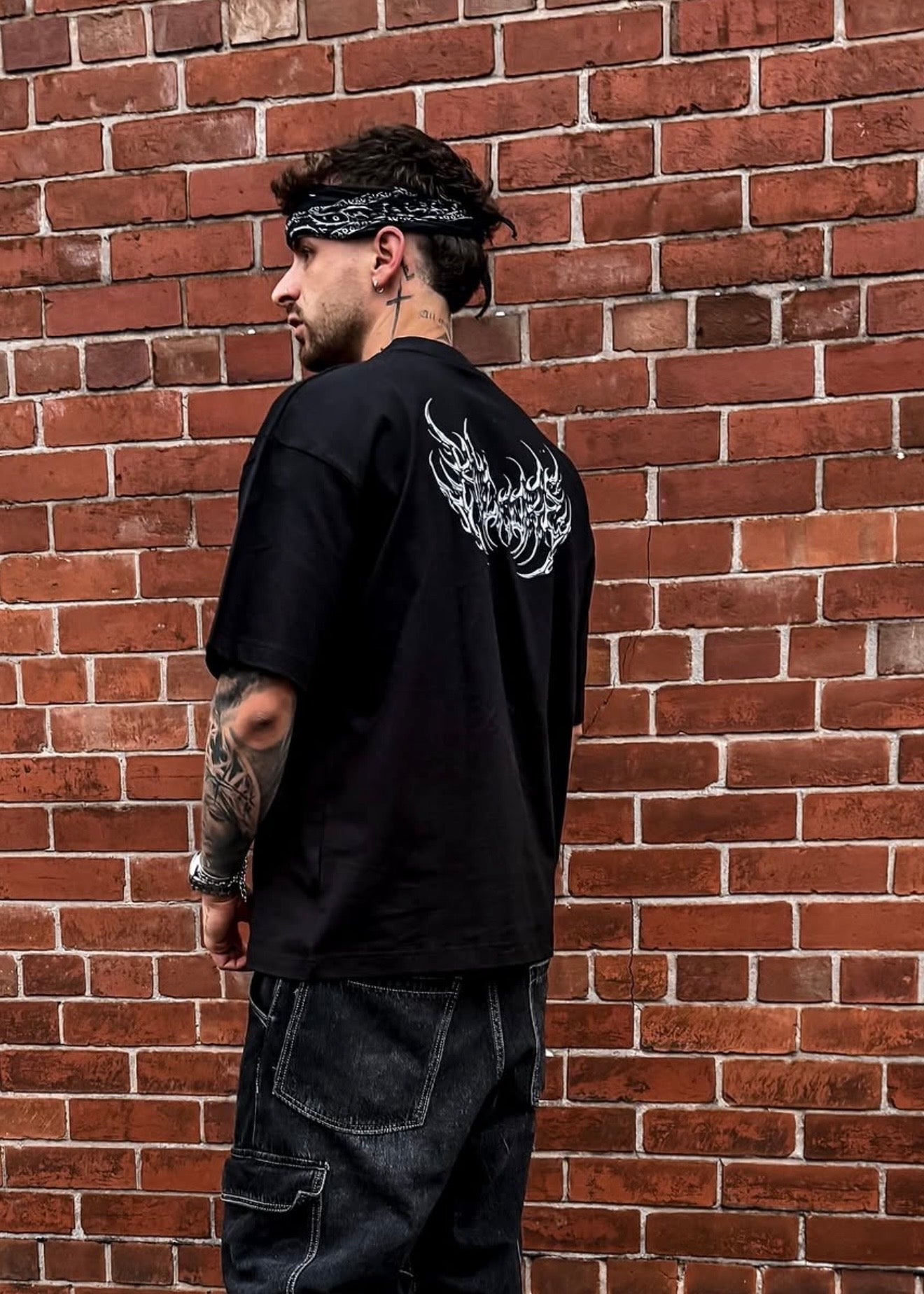 GRAPHIC TEES
