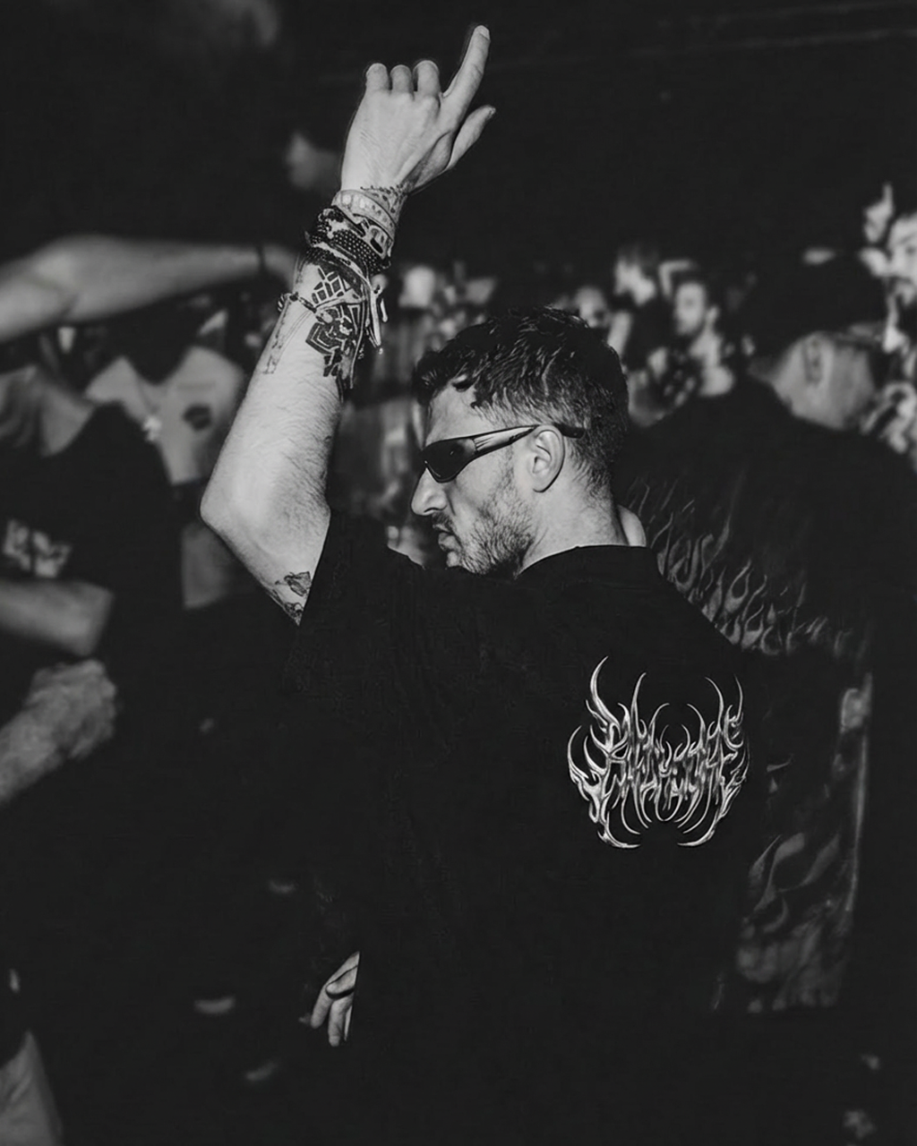 SKINRAVE Tee // KICKCORE GREY // The Manifesto