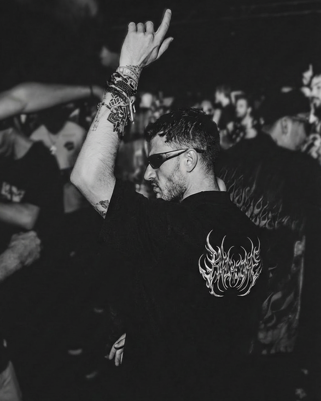 SKINRAVE Tee // KICKCORE GREY // The Manifesto